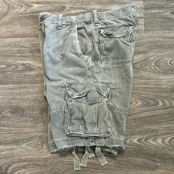 American Eagle Cargo Shorts Classic Utility Short Gray Green Y2K 90s Size 33 - Picture 9 of 10